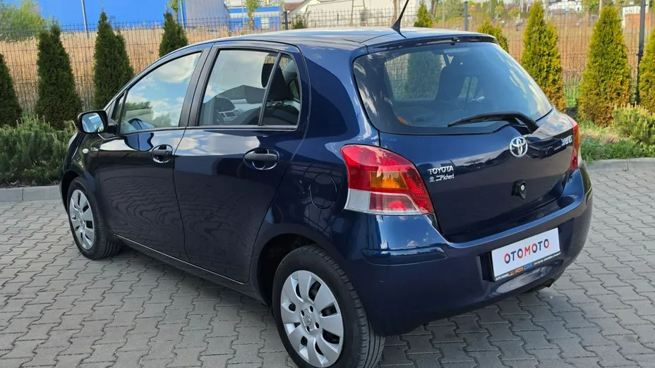 TOYOTA Yaris -