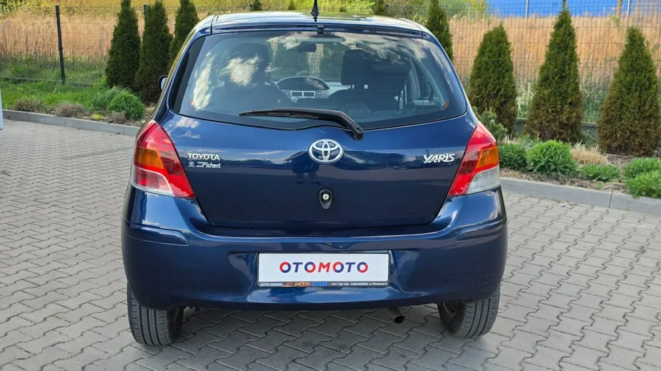 TOYOTA Yaris -