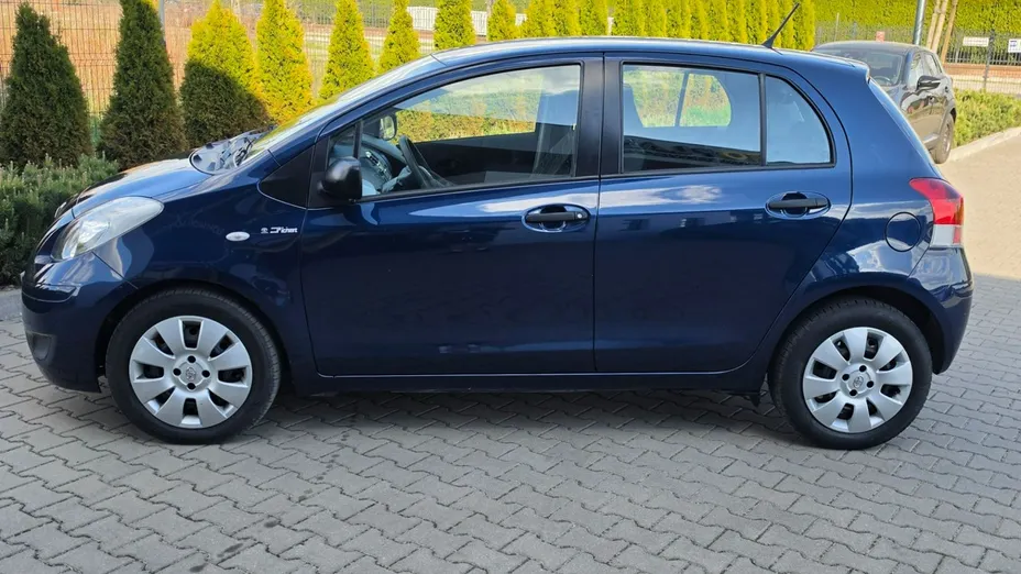TOYOTA Yaris -