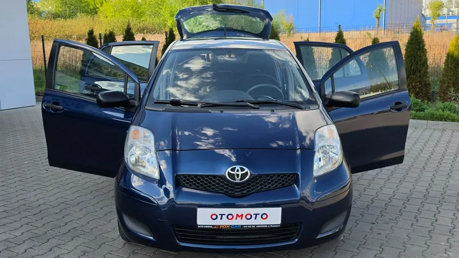 TOYOTA Yaris -