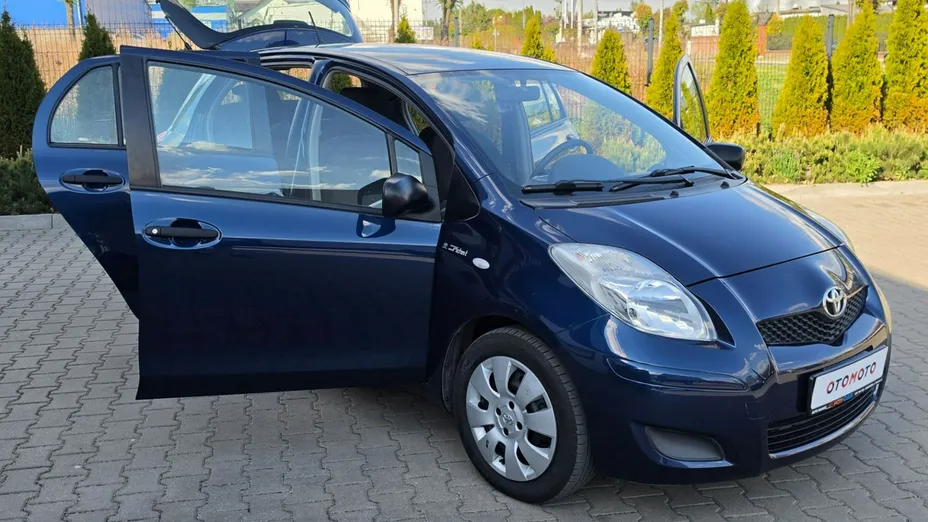 TOYOTA Yaris -