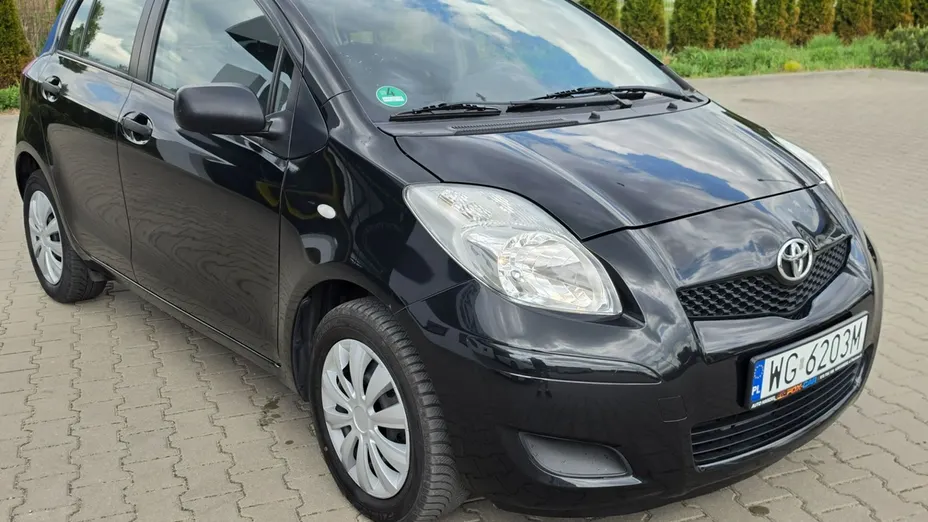 TOYOTA Yaris -