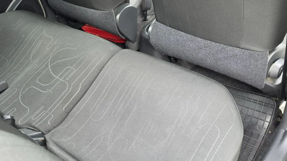 TOYOTA Yaris -