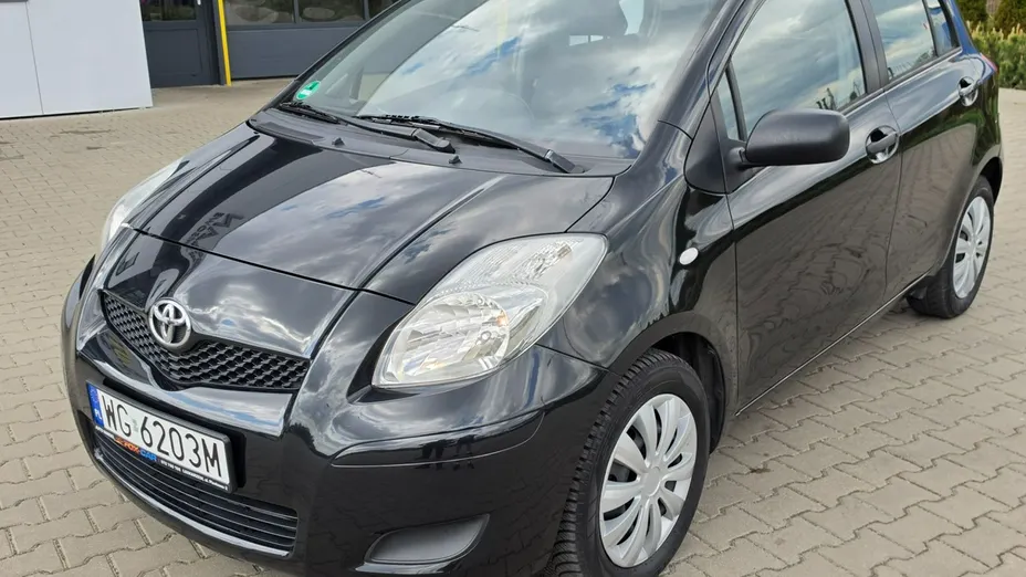 TOYOTA Yaris -