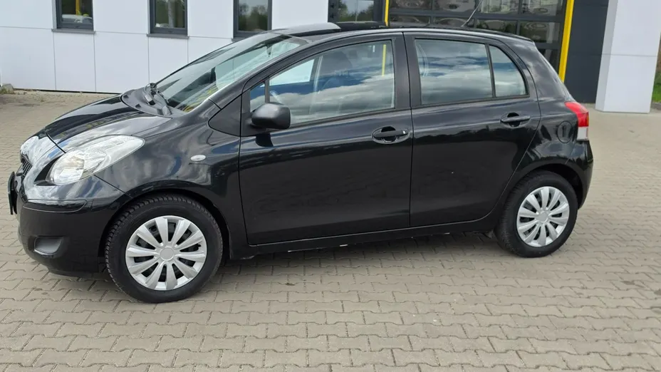 TOYOTA Yaris -