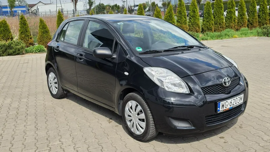 TOYOTA Yaris -
