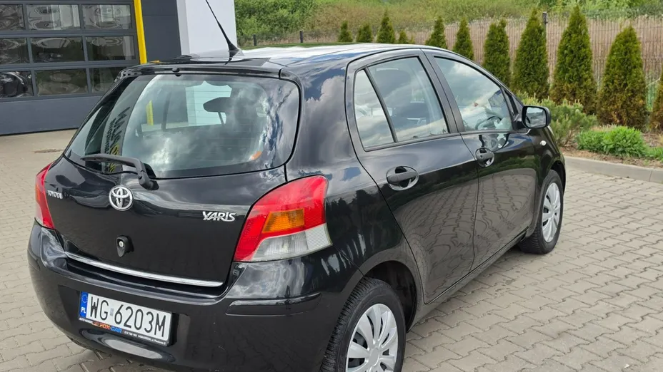 TOYOTA Yaris -