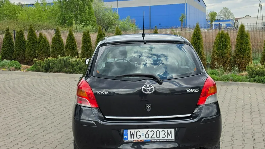 TOYOTA Yaris -