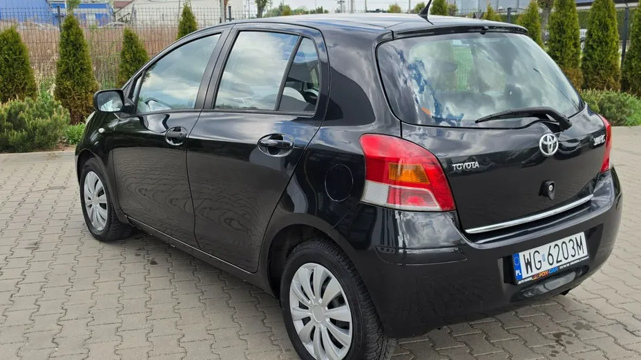 TOYOTA Yaris -