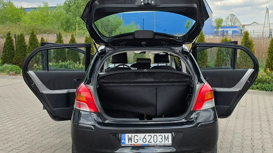 TOYOTA Yaris -
