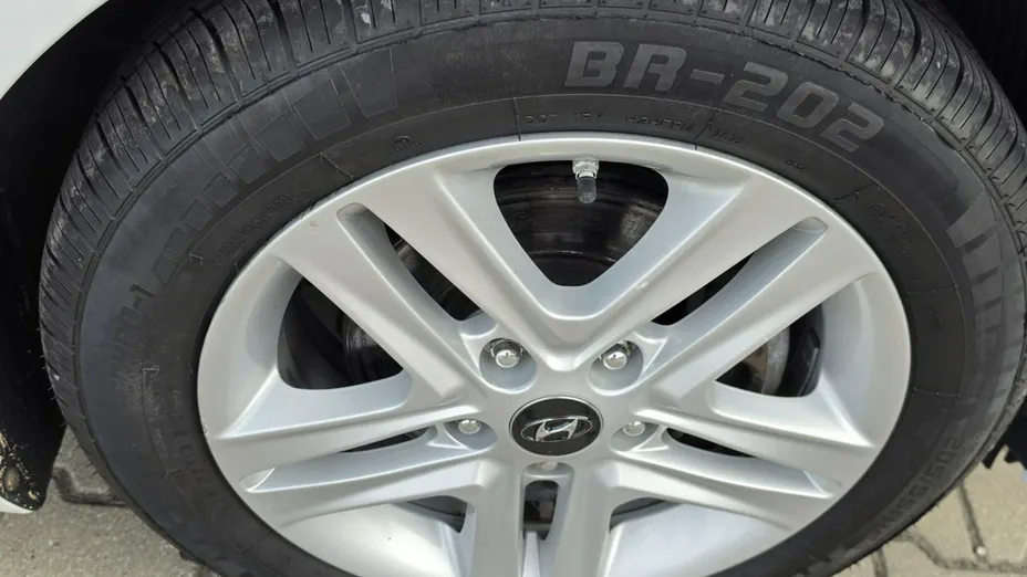 HYUNDAI i30 -