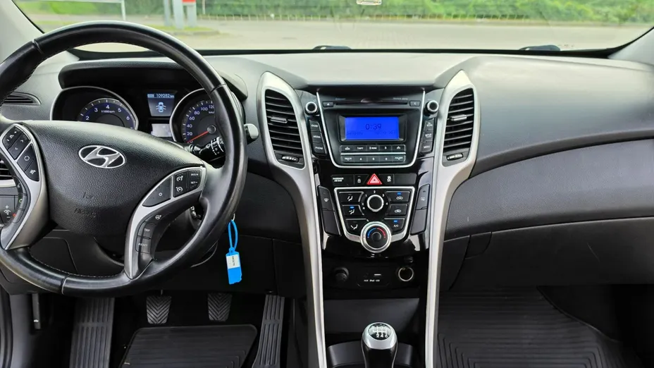 HYUNDAI i30 -