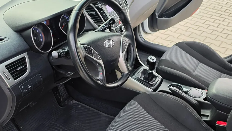HYUNDAI i30 -