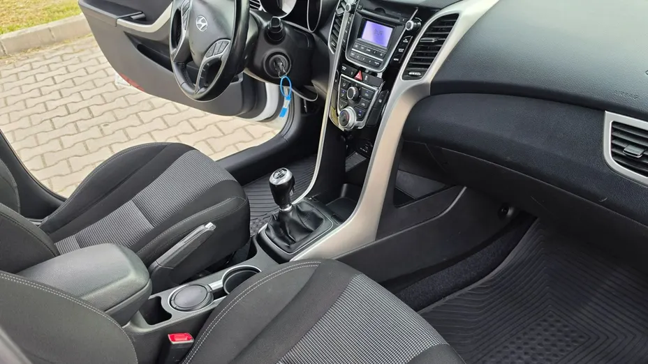 HYUNDAI i30 -