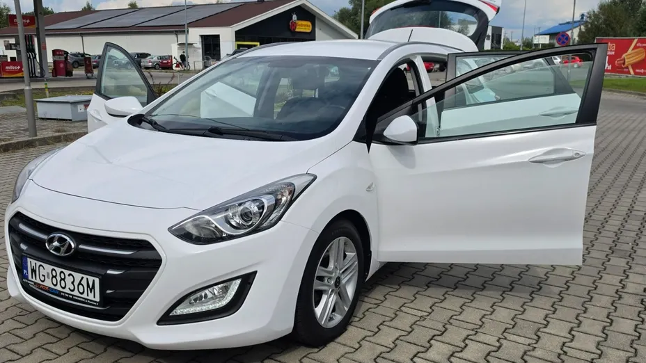 HYUNDAI i30 -