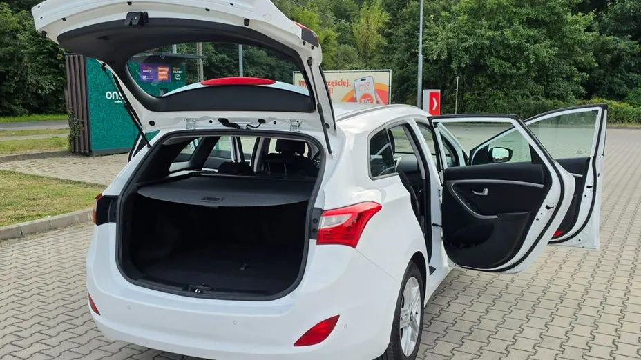 HYUNDAI i30 -