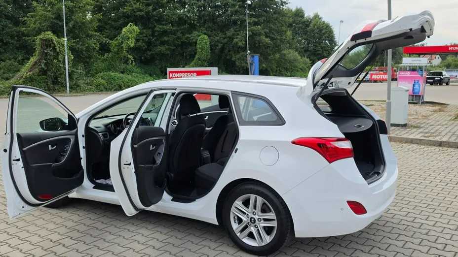 HYUNDAI i30 -