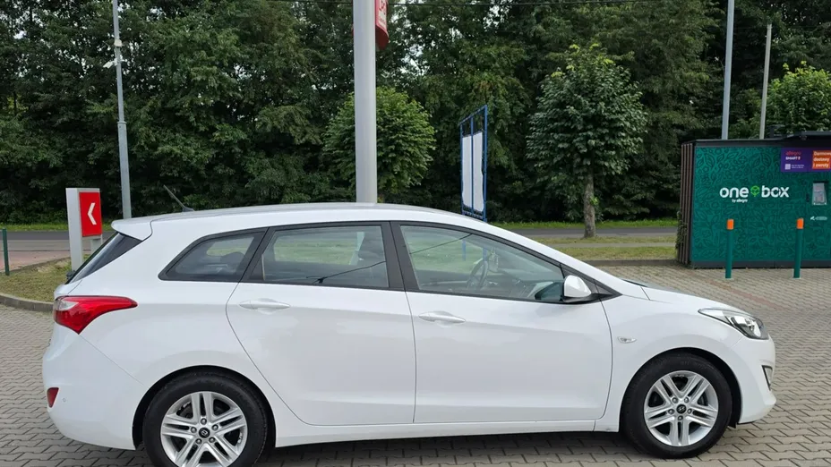 HYUNDAI i30 -