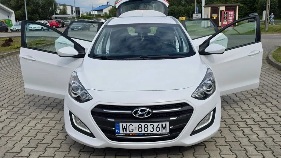 HYUNDAI i30 -