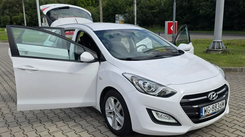 HYUNDAI i30 -