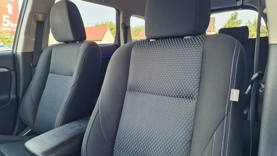 MITSUBISHI Outlander -