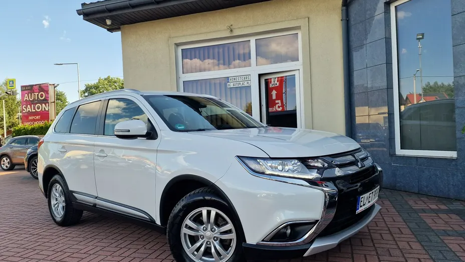 MITSUBISHI Outlander -