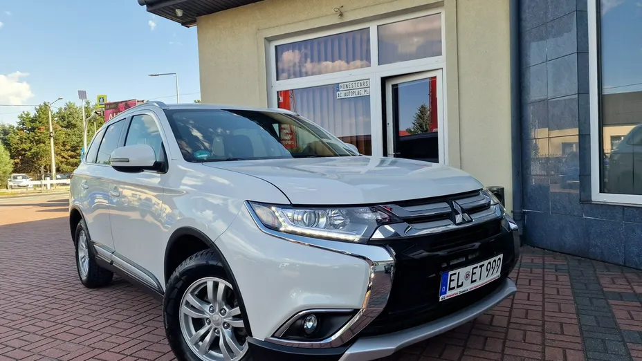 MITSUBISHI Outlander -