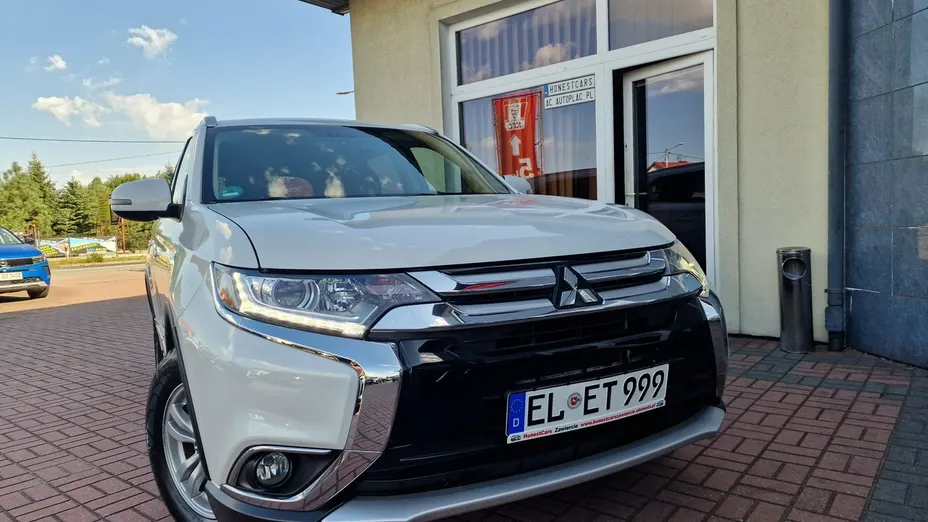 MITSUBISHI Outlander -