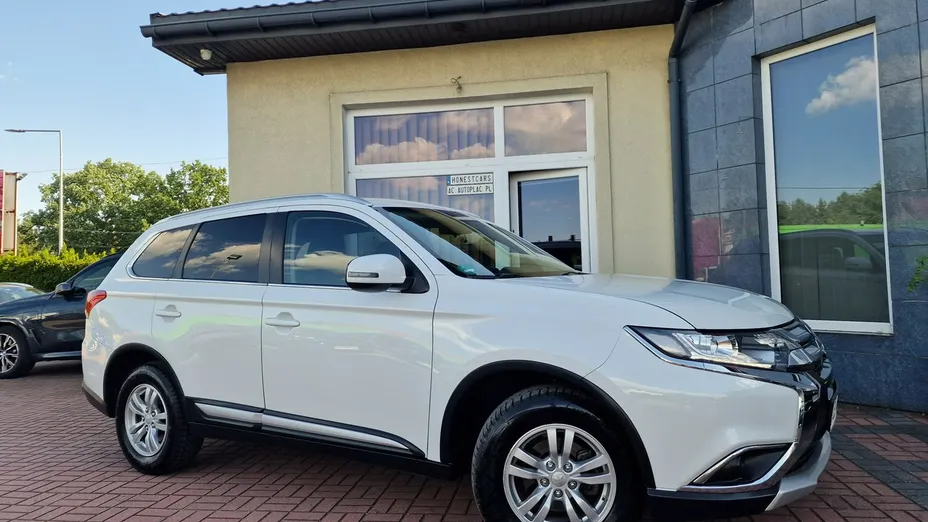 MITSUBISHI Outlander -