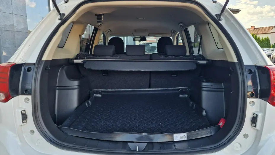 MITSUBISHI Outlander -