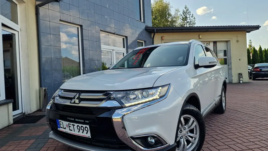 MITSUBISHI Outlander -