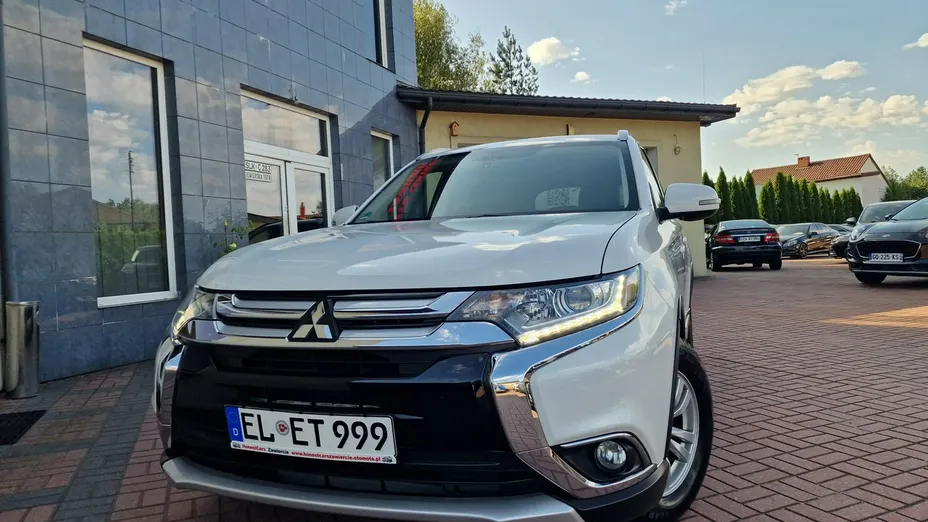 MITSUBISHI Outlander -