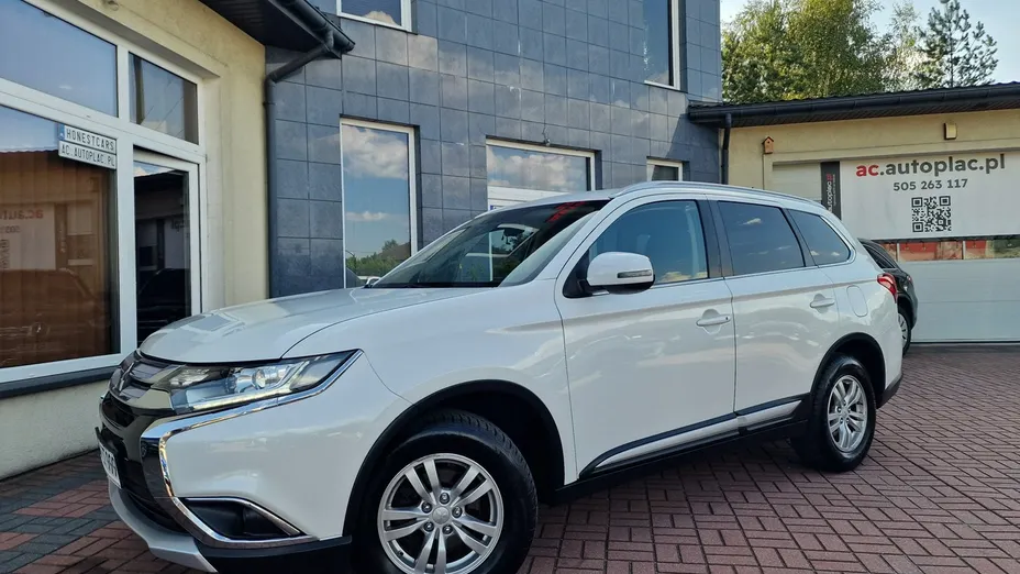 MITSUBISHI Outlander -