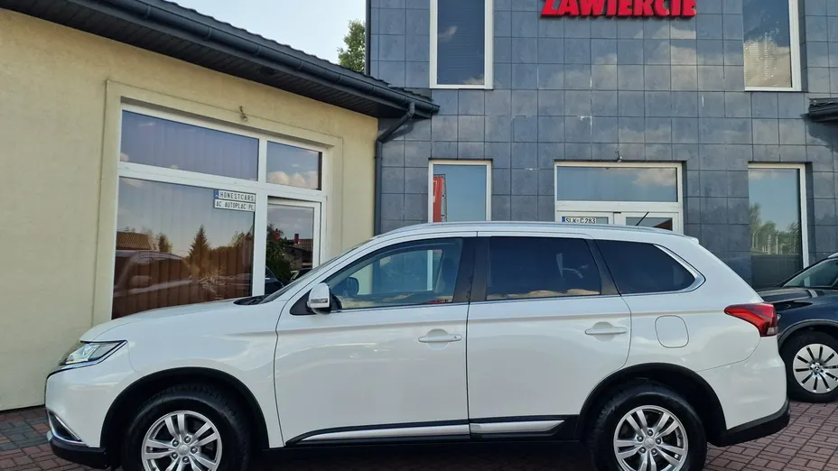 MITSUBISHI Outlander -