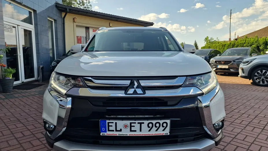 MITSUBISHI Outlander -