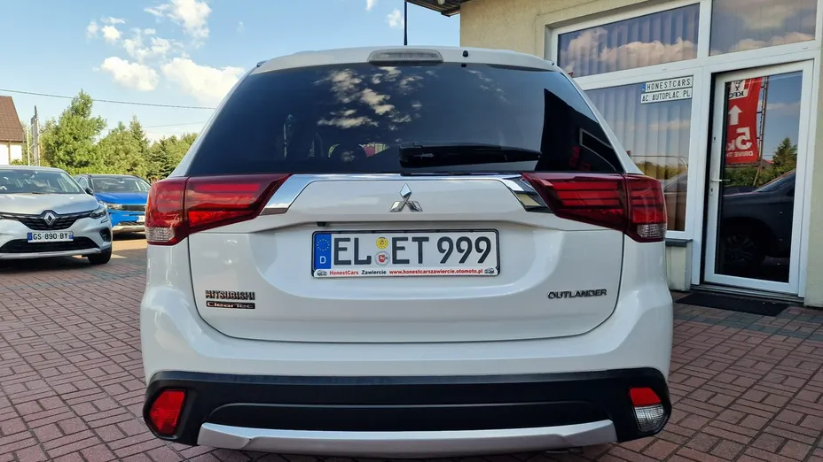 MITSUBISHI Outlander -