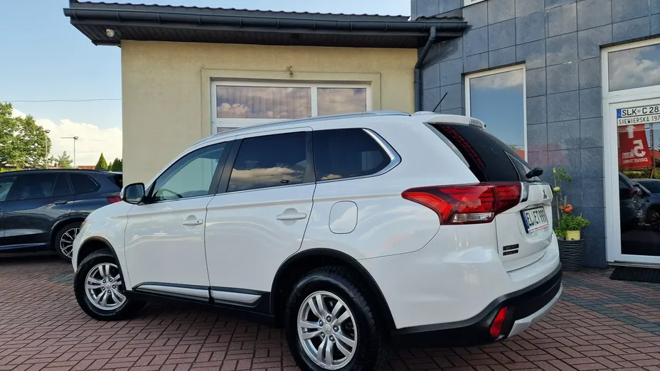 MITSUBISHI Outlander -