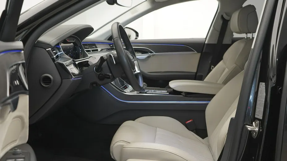 AUDI A8 -