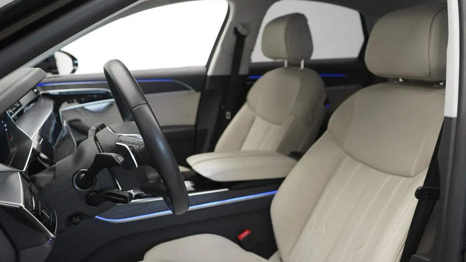 AUDI A8 -
