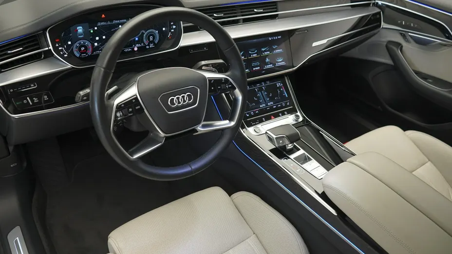 AUDI A8 -