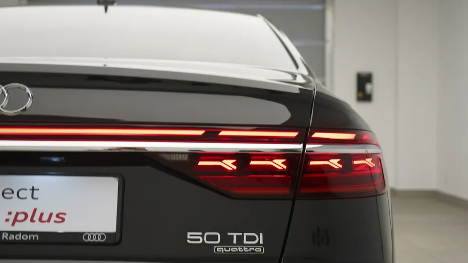 AUDI A8 -