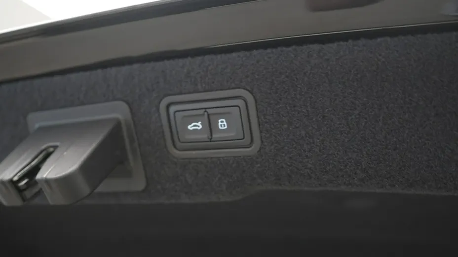 AUDI A8 -