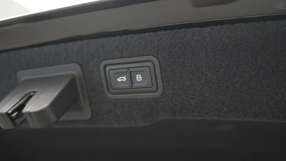 AUDI A8 -