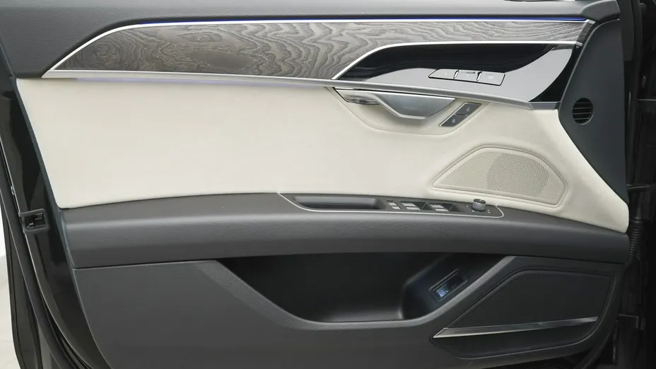 AUDI A8 -