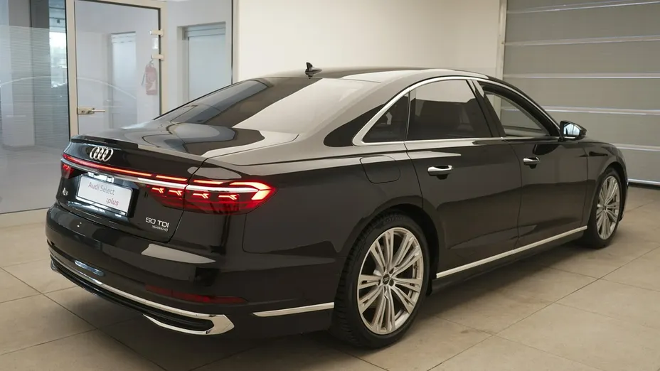 AUDI A8 -