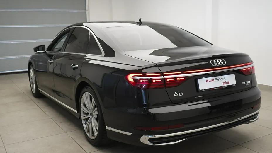 AUDI A8 -