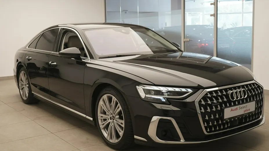 AUDI A8 -