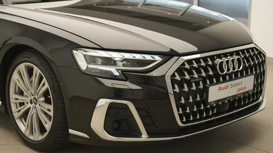 AUDI A8 -