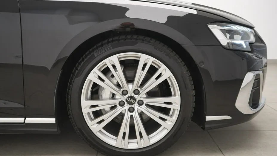 AUDI A8 -