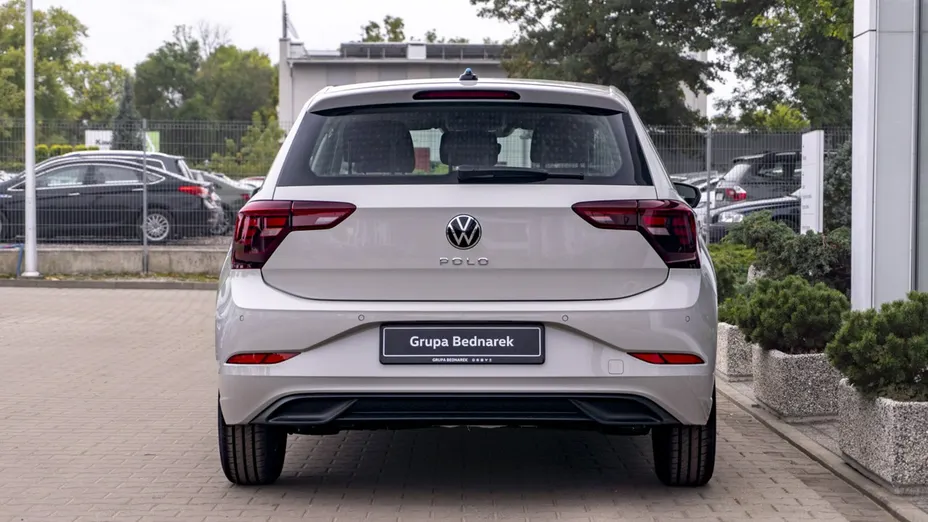 VOLKSWAGEN Polo -